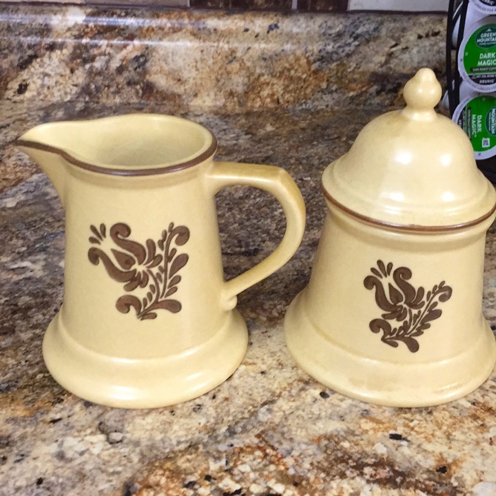 Pfaltzgrafg “Village” cream and sugar set